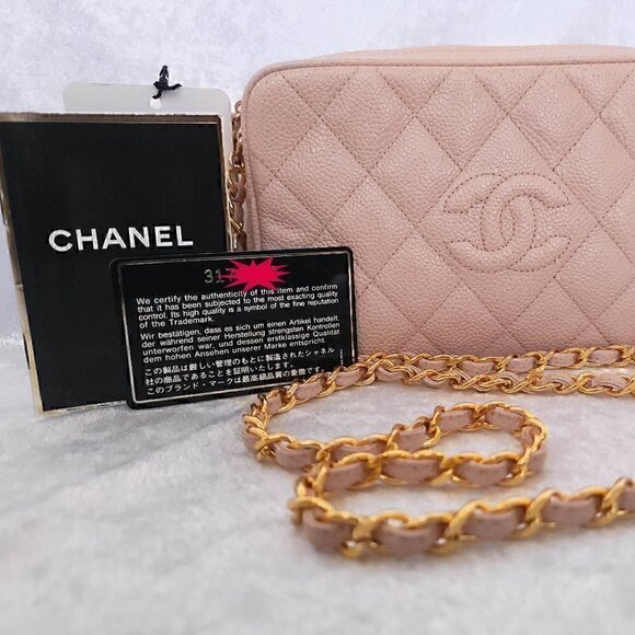 CHANEL Handbags - CHANEL PINK CAVIAR DIAMOND 'CC' VINTAGE CAMERA BAG MINI